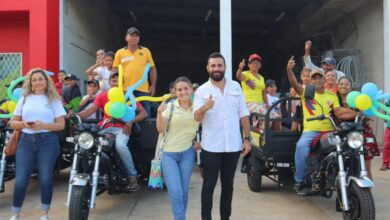Photo of Alcalde de Ayapel entregó motocarros a carromuleros