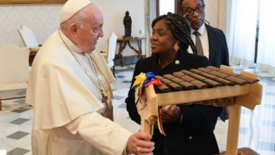 Photo of Francia le dio un regalo al papa Francisco