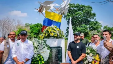 Photo of Gobernador rindió homenaje a víctimas de Mejor Esquina; lamentó falta de reparación