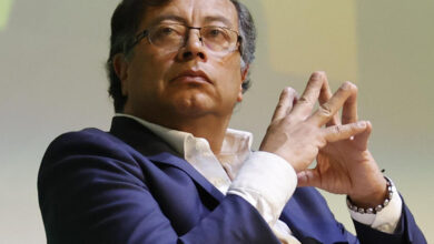 Photo of Polémica por designación de exparamilitares como gestores de paz: presidente Petro responde a críticas