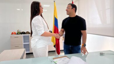 Photo of Hugo Kerguelén posesionó a Lorena Portillo Jiménez como nueva Secretaria de Salud de Montería