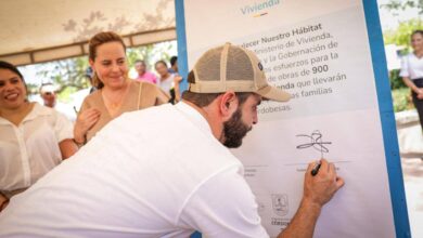 Photo of Gobernador de Córdoba firmó convenio para mejoramiento de 900 viviendas en Córdoba