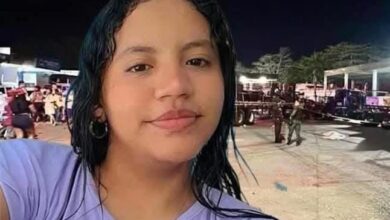 Photo of Joven de 19 años se cayó de una carroza en movimiento y murió aplastada