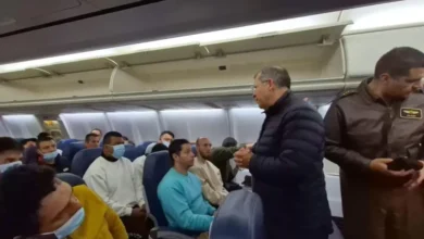 Photo of Petro publica fotos de colombianos deportados desde EEUU: los trae un avión de la FAC