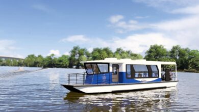 Photo of Alcalde Hugo Kergüelén firmó convenio para la construcción de embarcaciones de Businú y recibió embarcaderos