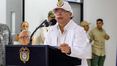 Photo of Petro califica de “estupidez” el recorte de $60 billones anunciado por el nuevo gobierno